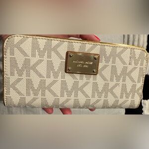 Michael Kors Jet Set Travel Continental Wallet Vanilla signature logo Classic